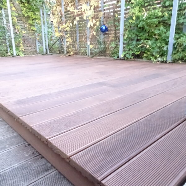 Holzterrasse-Thermoesche