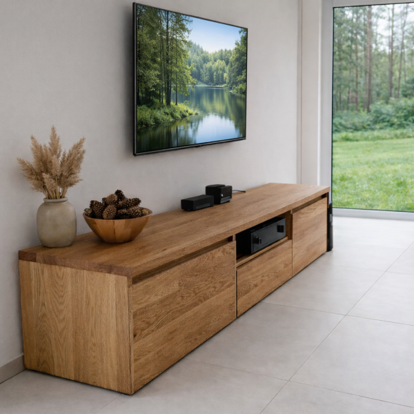 TV-Lowboard aus massivem Eichenholz – natur