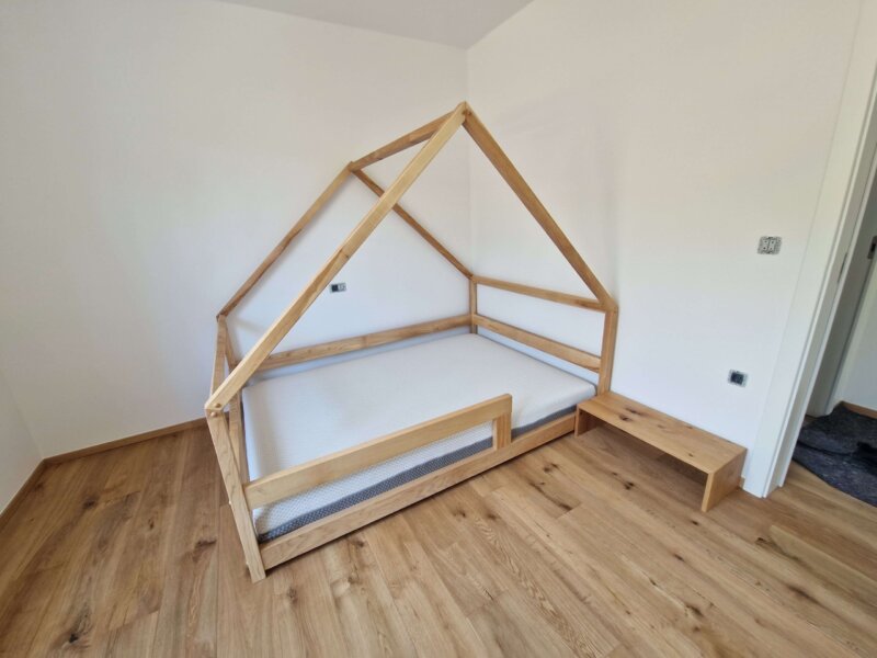 Kinderbett im Hausstil – Bild 2