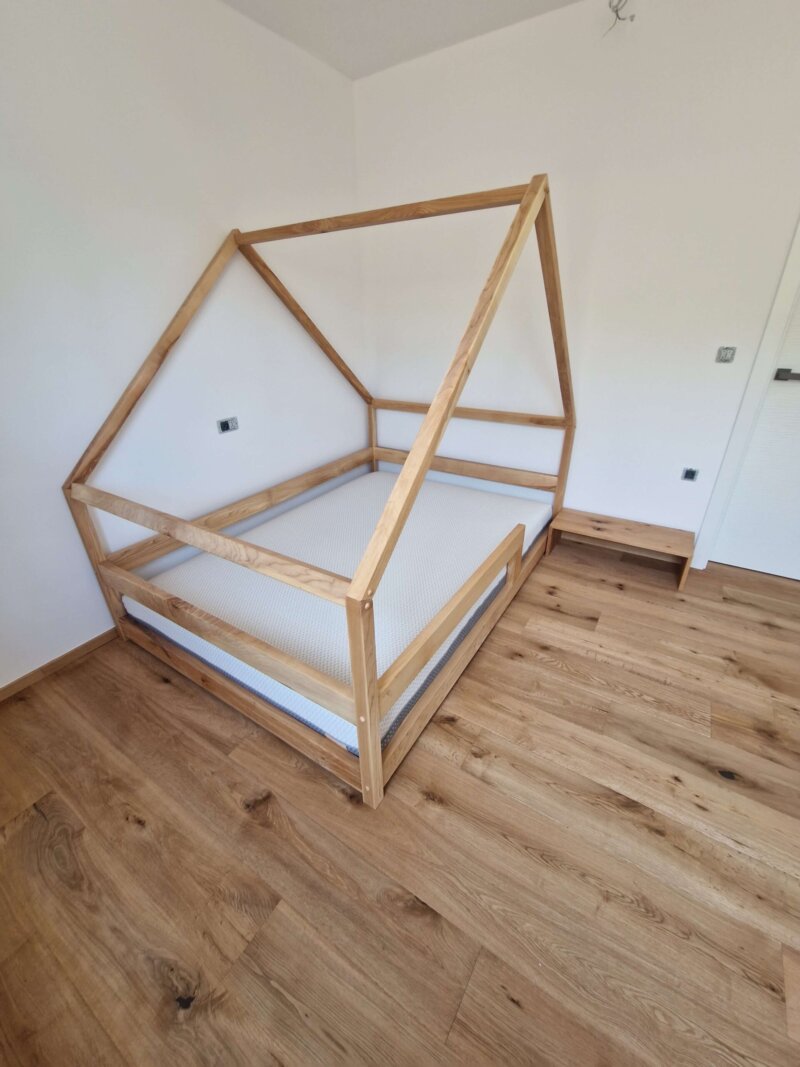 Kinderbett im Hausstil – Bild 3