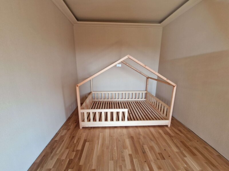 Kinderbett im Hausstil – Bild 5