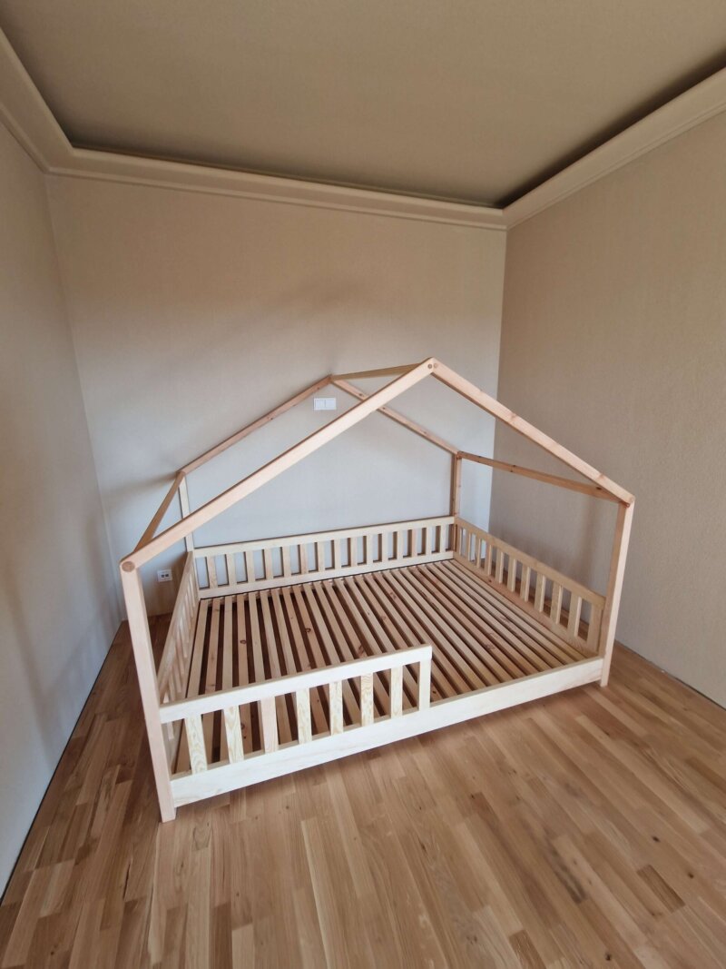 Kinderbett im Hausstil – Bild 4