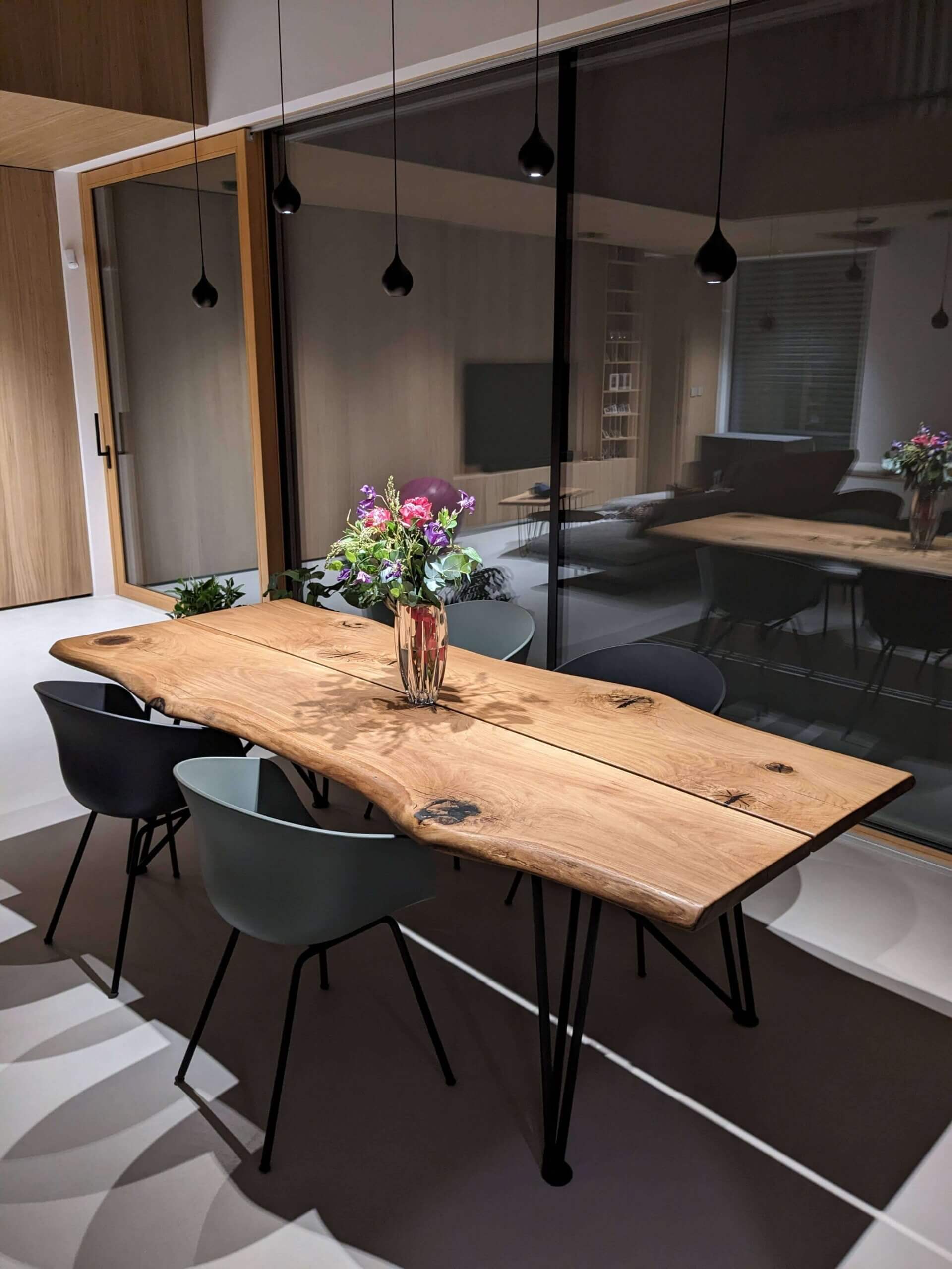 Einzigartiger Massivholztisch aus Wildeiche – Natürliche Baumkante & Rustikaler Prestige Preis: 1.590,00 EUR – Bild 8