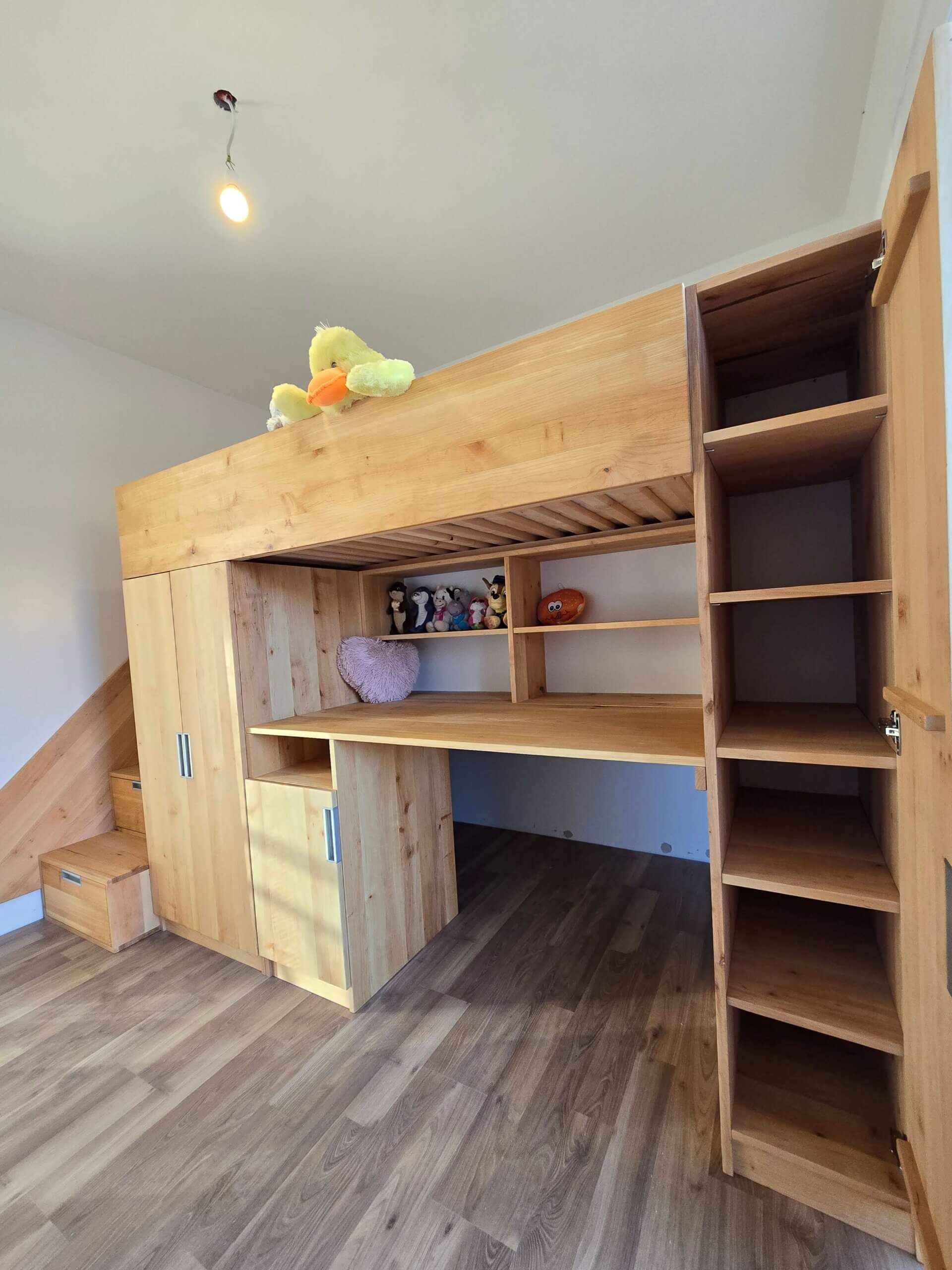 Praktisches und elegantes Kinderzimmer für optimale Raumausnutzung – Bild 4