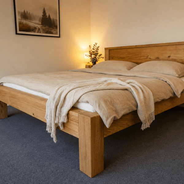 EIRA – einzigartiges Eichenbett aus massiven Balken
