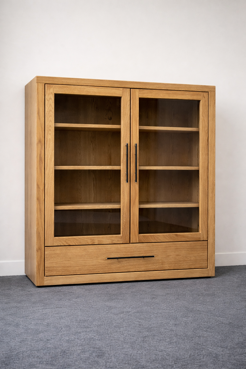 Exklusive Eichenkommode mit Glastüren und Carbongriffen – Bild 3