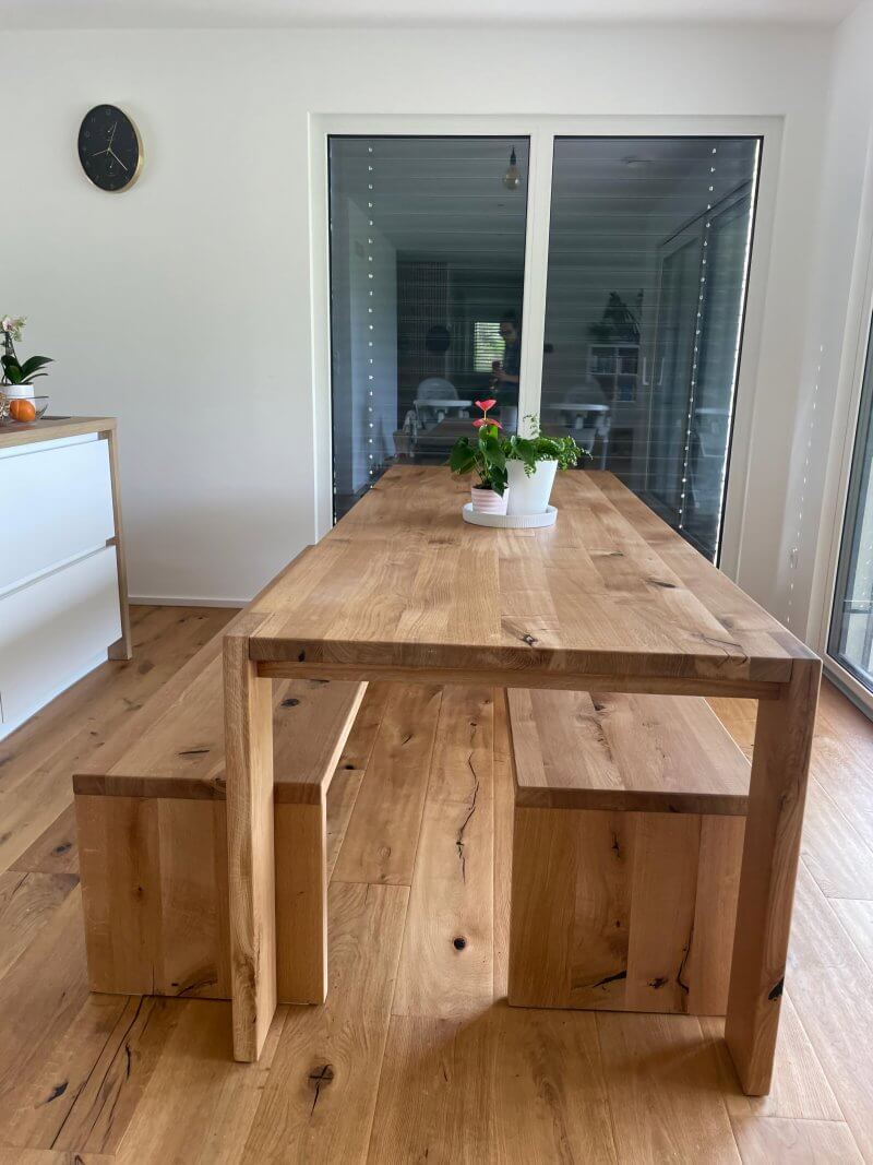Esstisch aus Eiche mit zwei Bänken – 240 × 100 cm