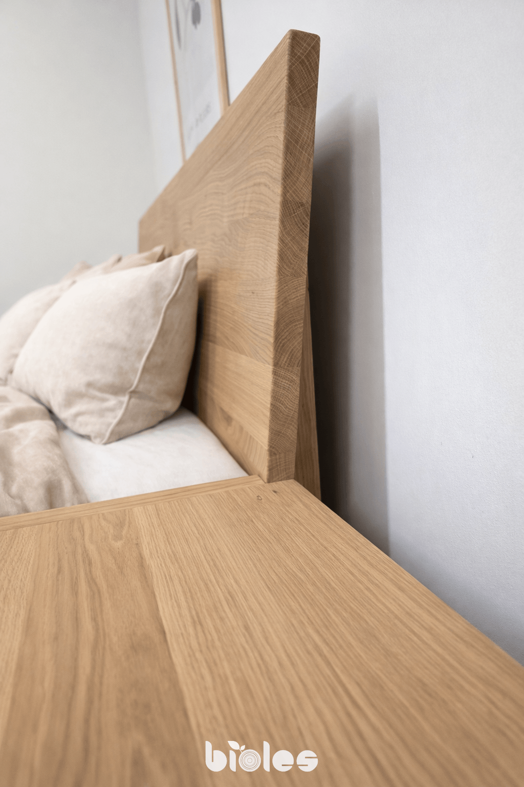 Schwebebett aus massivem Eichenholz – Zeitloses Design und außergewöhnliche Stabilität – Bild 3