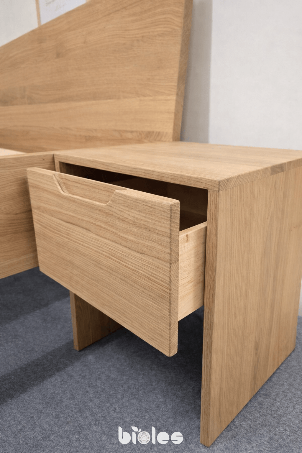 Schwebebett aus massivem Eichenholz – Zeitloses Design und außergewöhnliche Stabilität – Bild 5