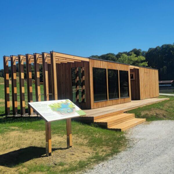 LINASSI VISTA – Modernes Holzhaus mit Panoramaverglasung