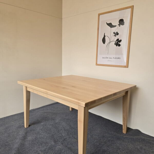 Buchenholztisch 110 × 110 cm – AKTION −34 %